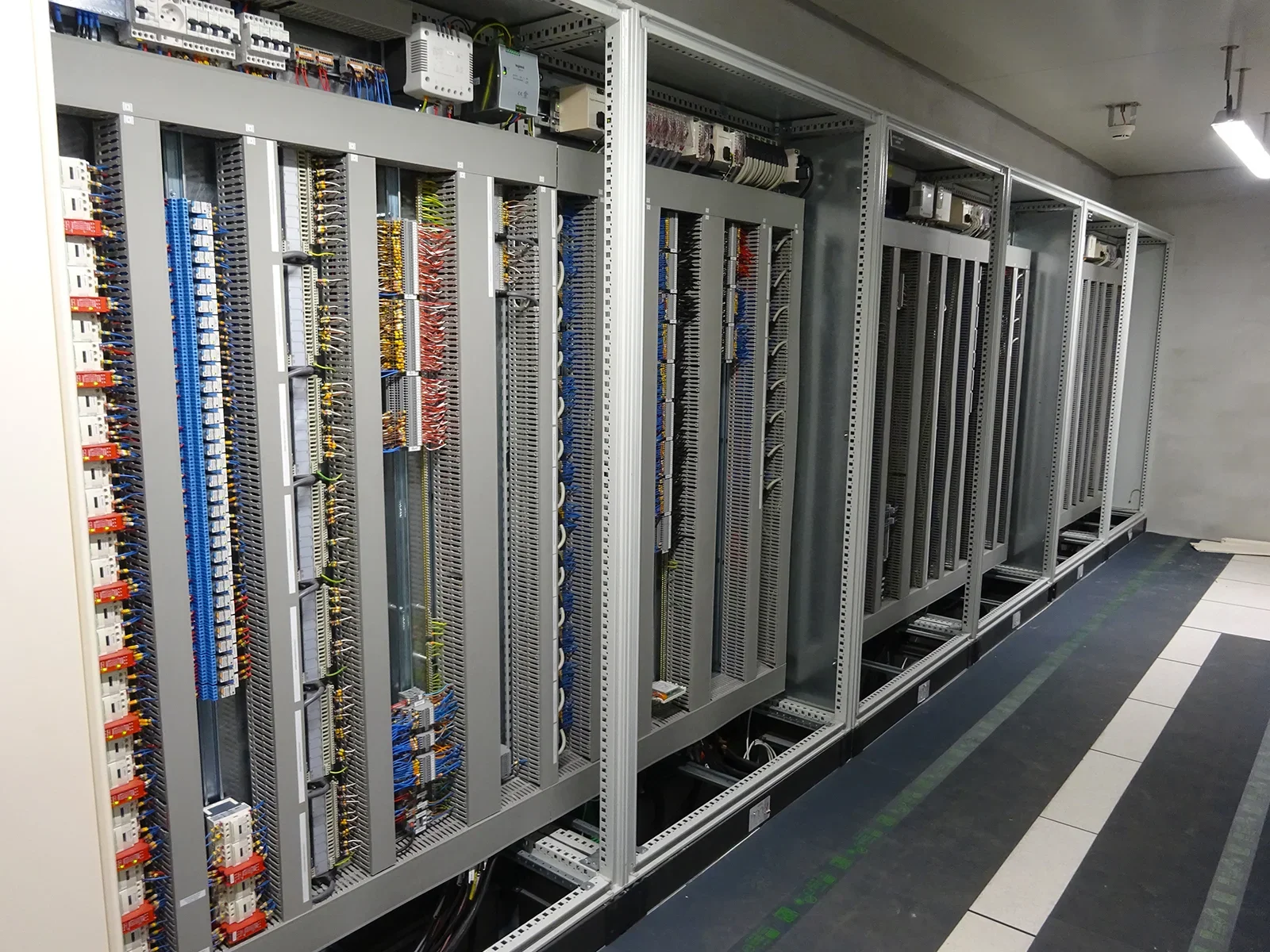 COTRELEC-NOS-METIERS-photo-armoire-electrique